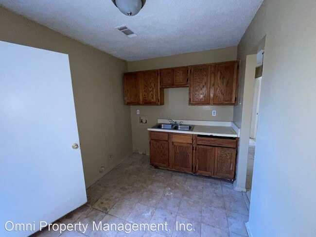 Building Photo - 3 br, 1 bath House - 4402 Sunny View Dr