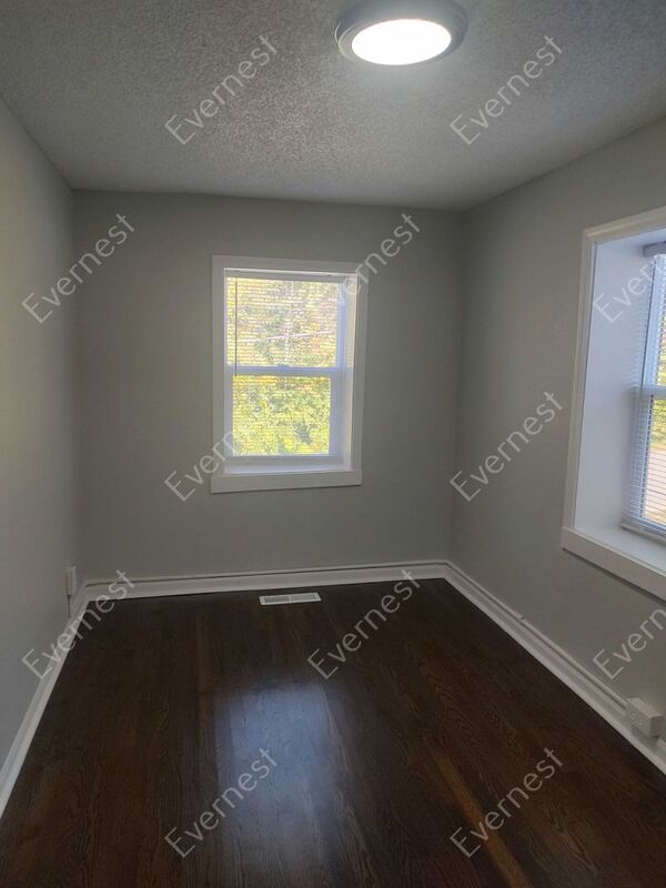 Building Photo - 700 S Savage St