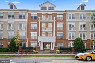 Building Photo - 1002 Elmcroft Blvd