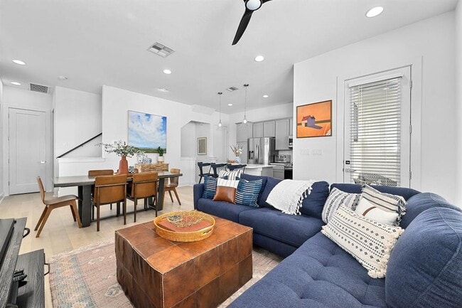 Building Photo - 2050 Lohmans Spur Rd