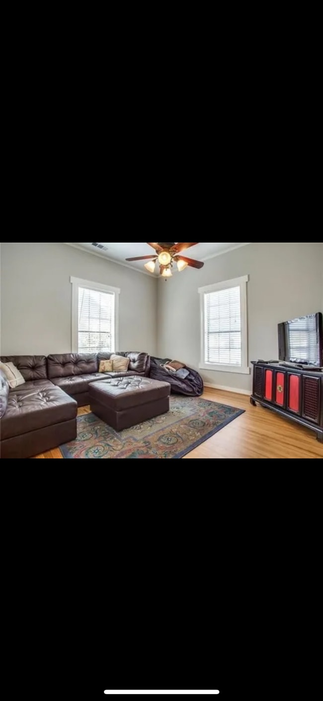 Living - 5304 Alton Ave