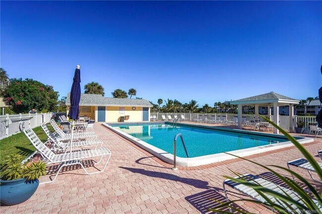 Foto del edificio - 5532 NE Gulfstream Way