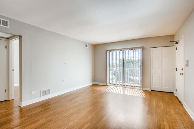 Building Photo - 5606 Tinder
