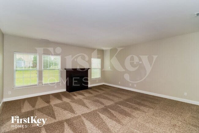 Building Photo - 332 Farm Springs Dr