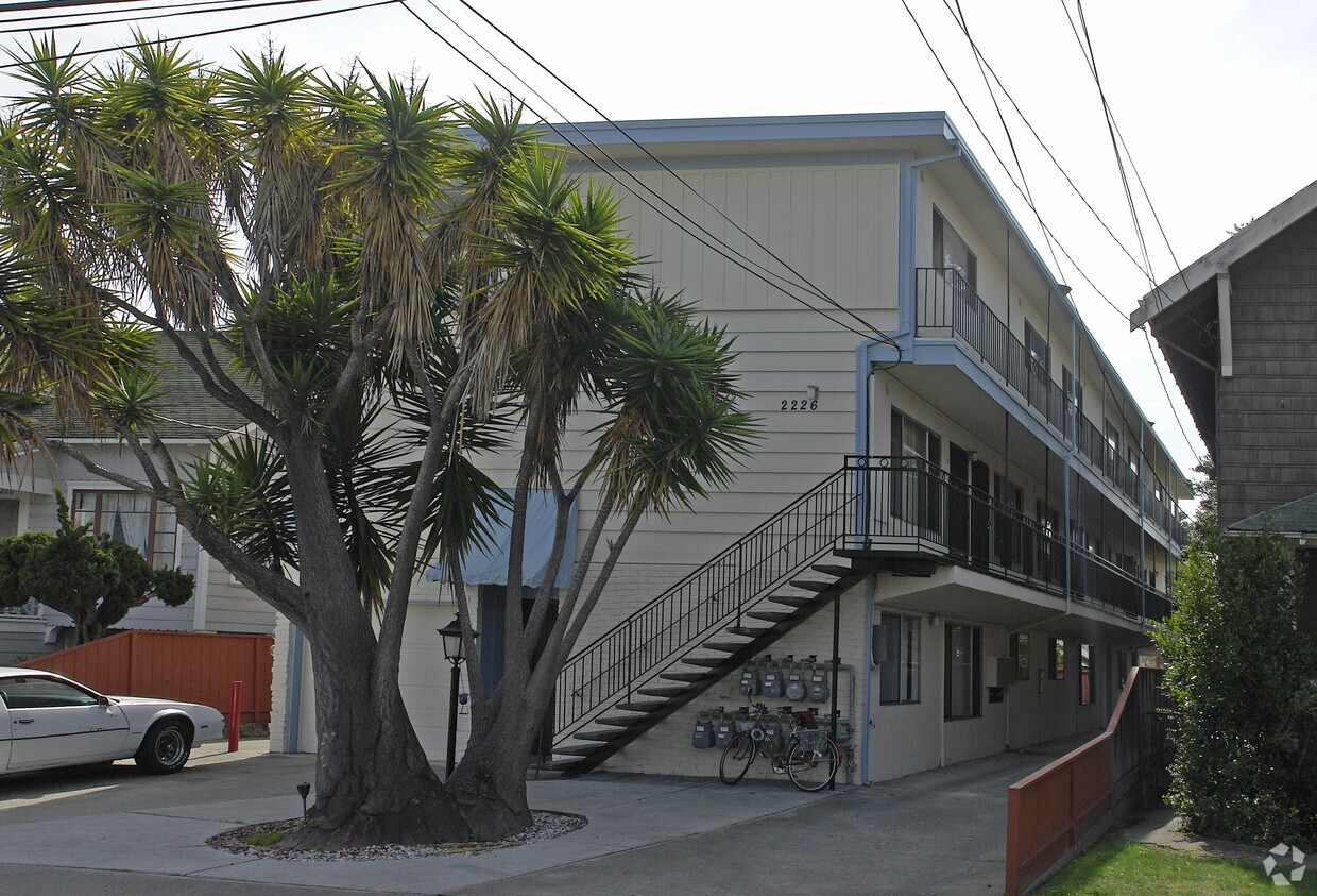 Building Photo - 2226 San Antonio Ave