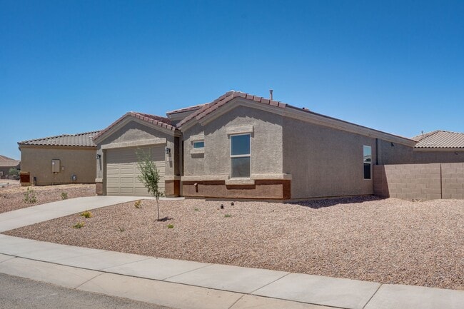 Building Photo - 3 Bedroom 2 Bath