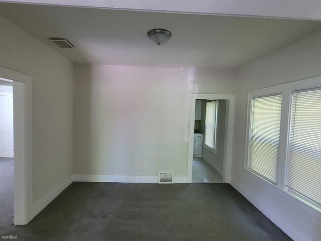 Building Photo - 3 br, 1 bath House - 15889 Lawton St