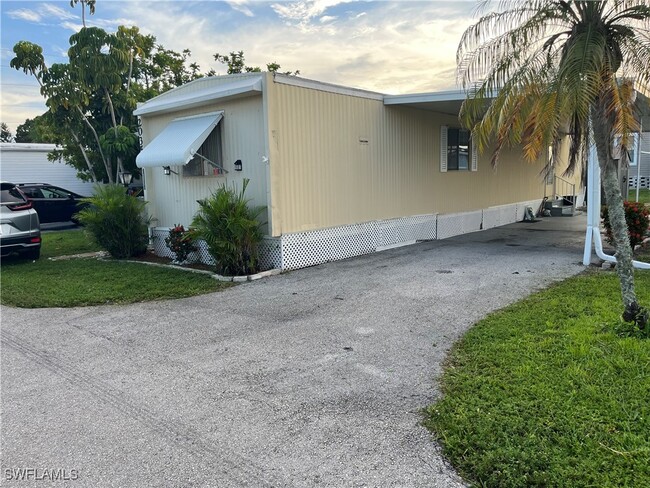 Building Photo - 2035-2035 Seagrape Ct