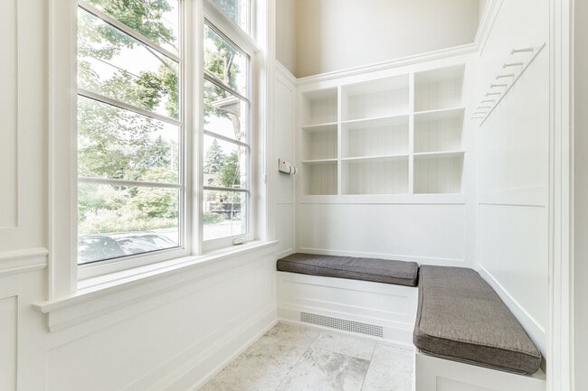 Building Photo - 12 Kenrae Rd