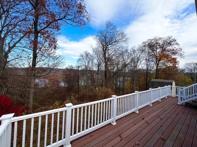 Building Photo - Single family with Connecticut River views