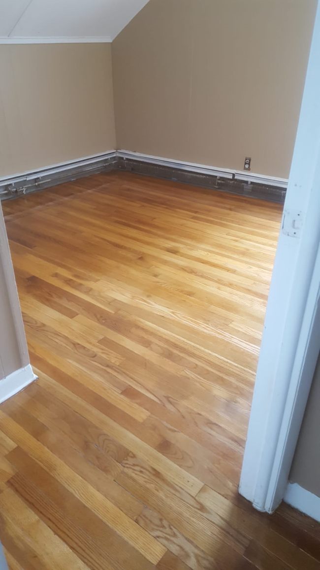 Building Photo - 4 bedroom in Taftville CT 06380