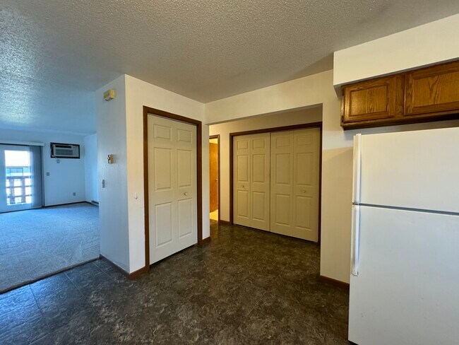 Foto del edificio - 2318 Meadow Ln