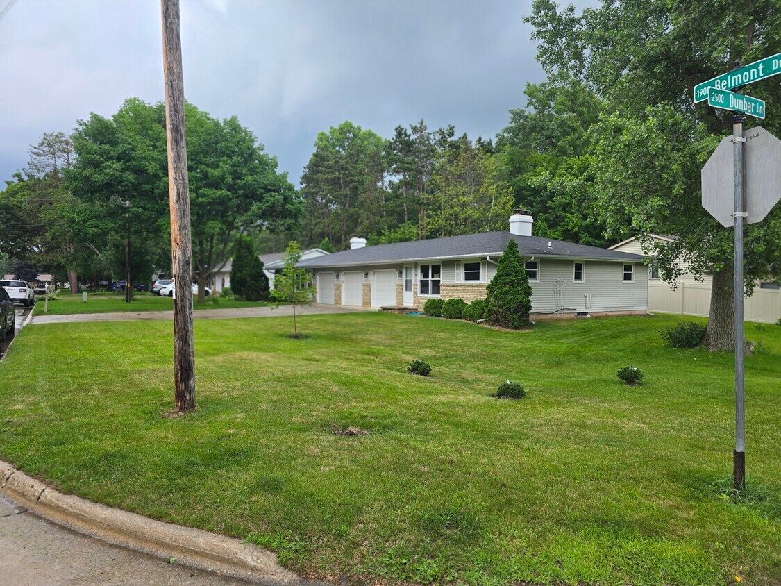 Foto principal - 1943 Belmont Dr