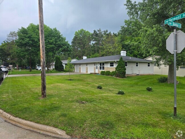 Building Photo - 1943 Belmont Dr