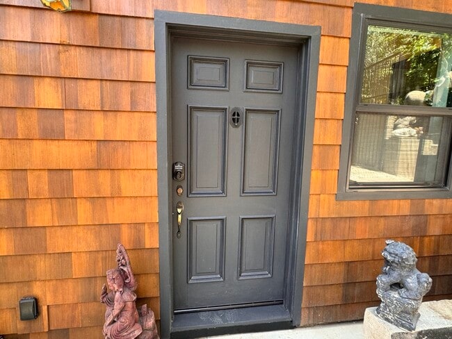 Building Photo - 2111 Hyperion Ave