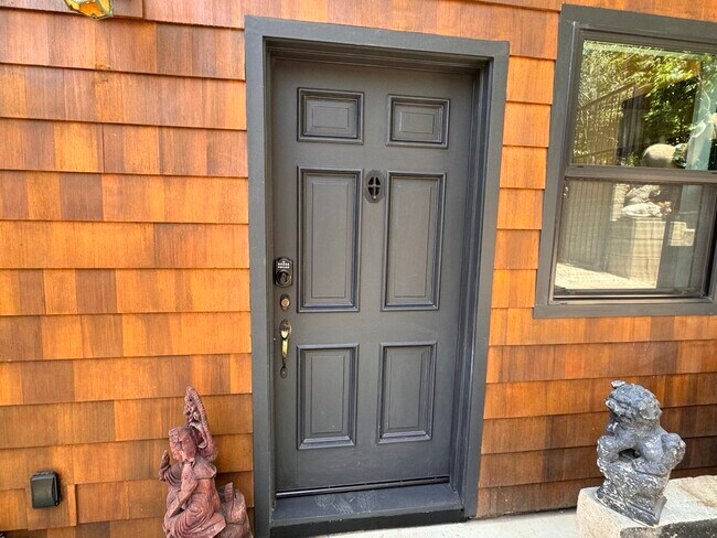 Foto del edificio - 2111 Hyperion Ave