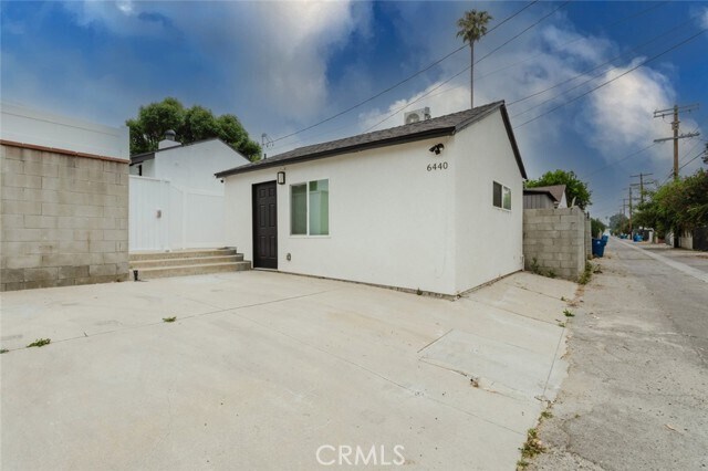 Foto del edificio - 6440 Lindley Ave