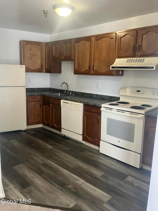 Building Photo - 82 Circular St