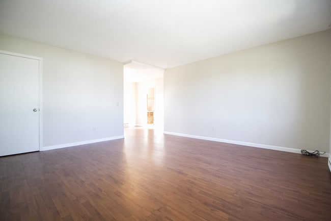 Foto del edificio - 5359 Cresthaven Ln