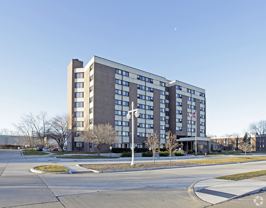 Leisure Manor II Apartments in Saint Clair Shores, MI
