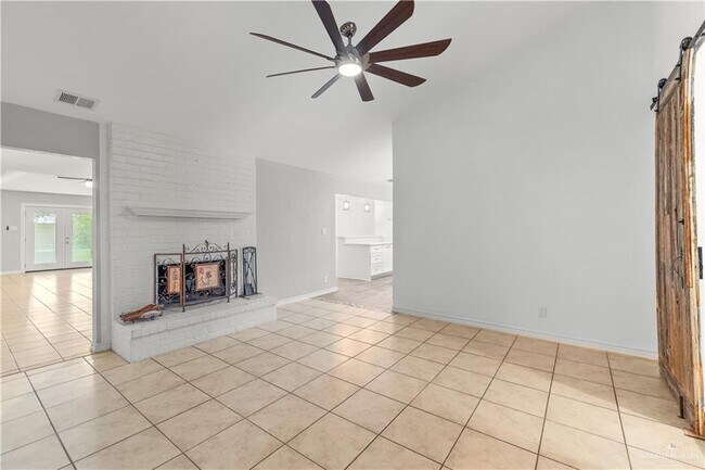 Building Photo - 41 Palm Valley Dr E