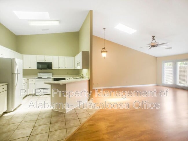 Building Photo - 1432 Southern Gardens Dr