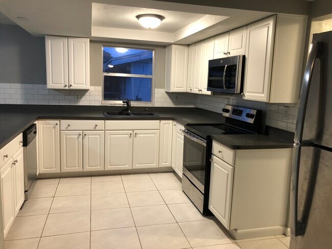 Foto del edificio - 7906 Datura Ln