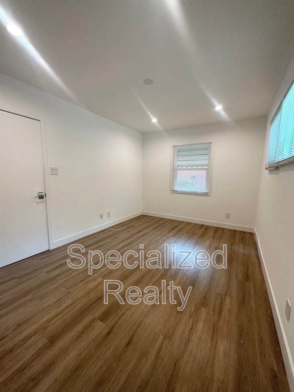 Foto del edificio - 438 Arden Ave