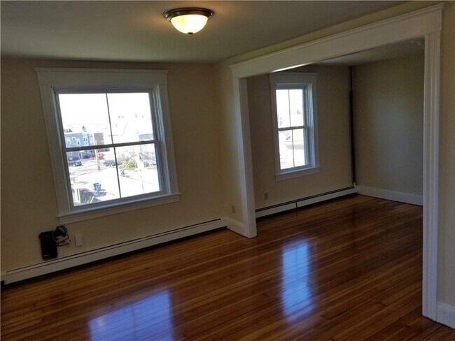 Building Photo - 55 Lyon St