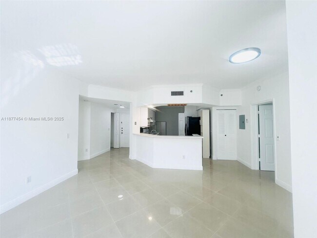Foto del edificio - 3235 NE 184th St