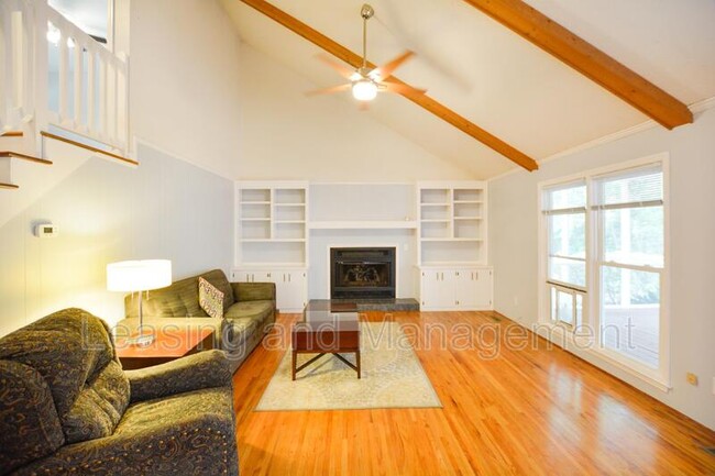Foto del edificio - 2156 Forest Lakes Blvd