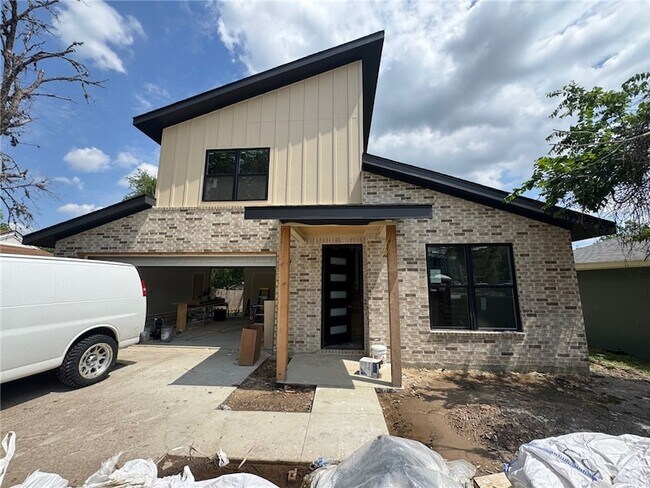 Foto del edificio - 807 S Coulter Dr