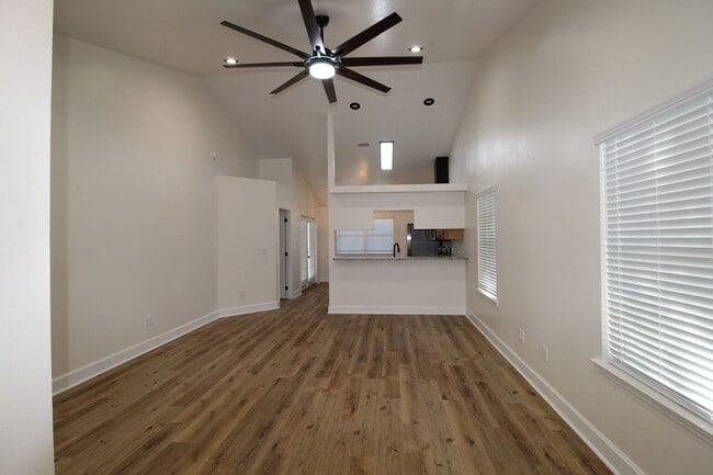 Building Photo - New 3 Bedroom Rental Available Before the New Year!
