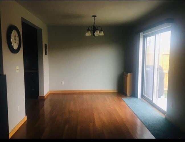 Building Photo - 3 Bed 2.5 Bath in Belgrade with attached double garage