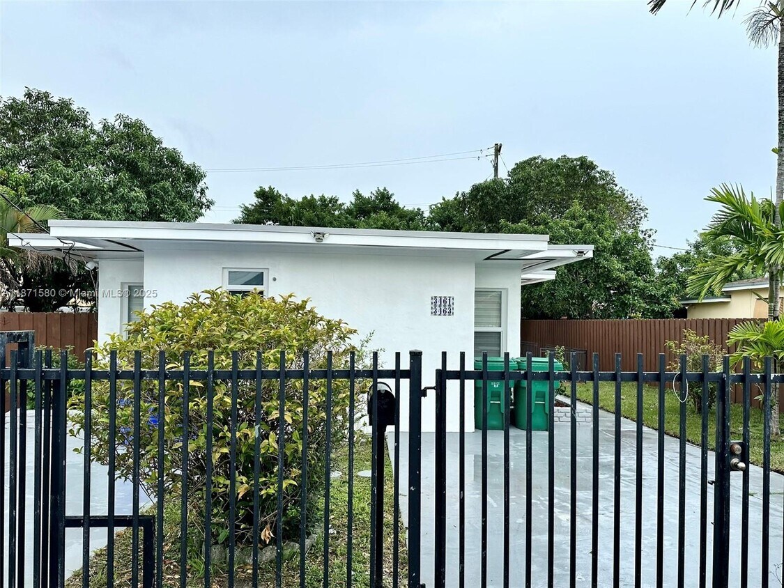 Primary Photo - 3461 NW 6th St