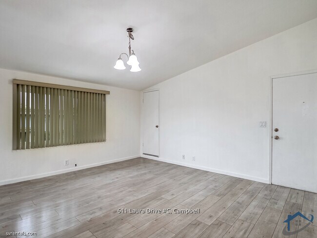 Building Photo - 611 Laura Dr