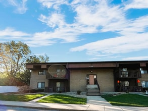 Building Photo - 884 N Prairie Ave