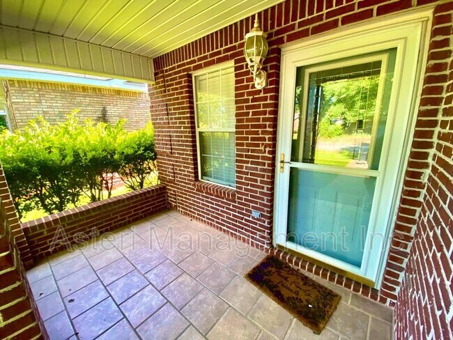 Foto del edificio - 121 Williamstown Dr