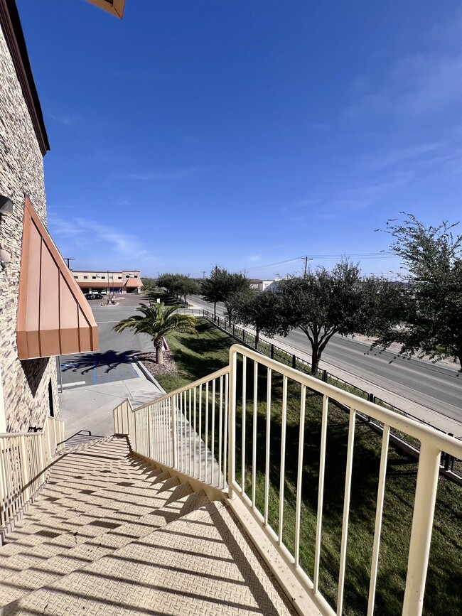 Building Photo - 8218 Casa Verde Rd