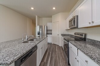 Building Photo - 1004 Wild Enclave Ln