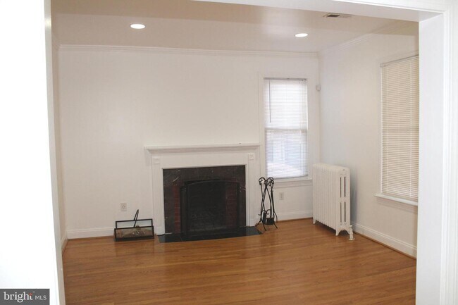 Building Photo - 602 Butternut St NW