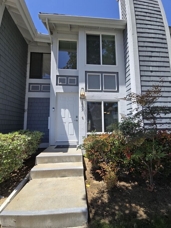 Foto del edificio - Coastal Living: 2-Bed, 1.5-Bath Townhome w...