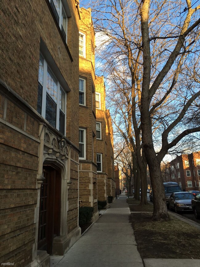 Building Photo - 1 br, 1 bath Apartment - Winnemac Manor