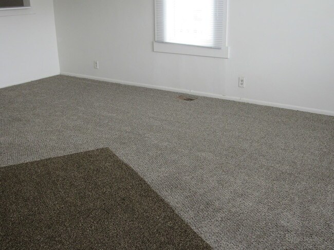 Building Photo - *SELF SHOW AVAILABILITY* 2313 N Delphos