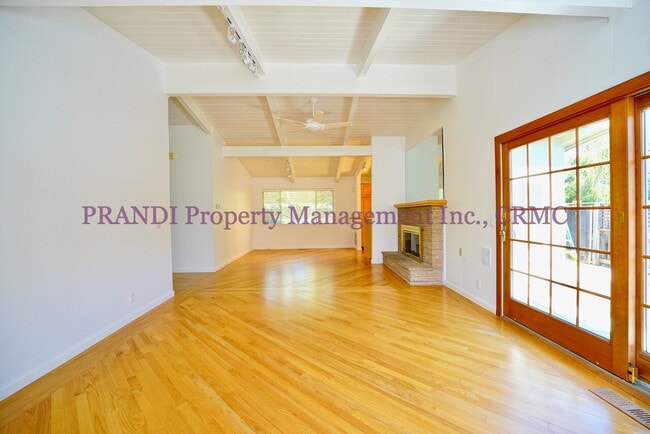 Foto del edificio - 3 Bdr + Bonus Rooms Mill Valley/Sycamore P...