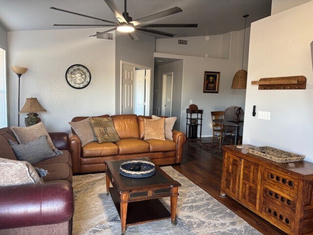 Foto del edificio - 969 Kenwood Ave