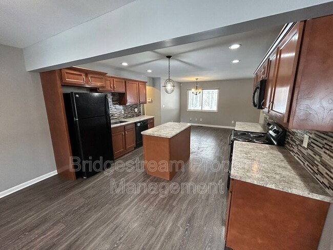 Building Photo - 5713 Daphne Ln