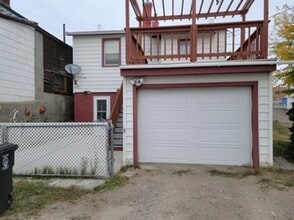 Building Photo - 306 W Aluminum St