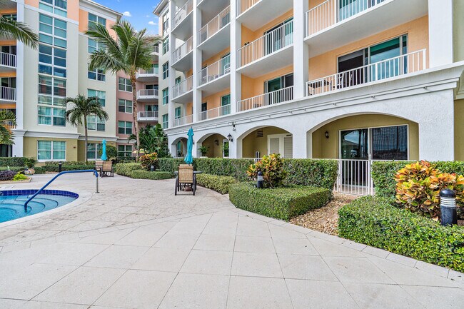 Building Photo - 806 E Windward Way