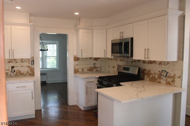 Building Photo - 7 Edgewood Terrace